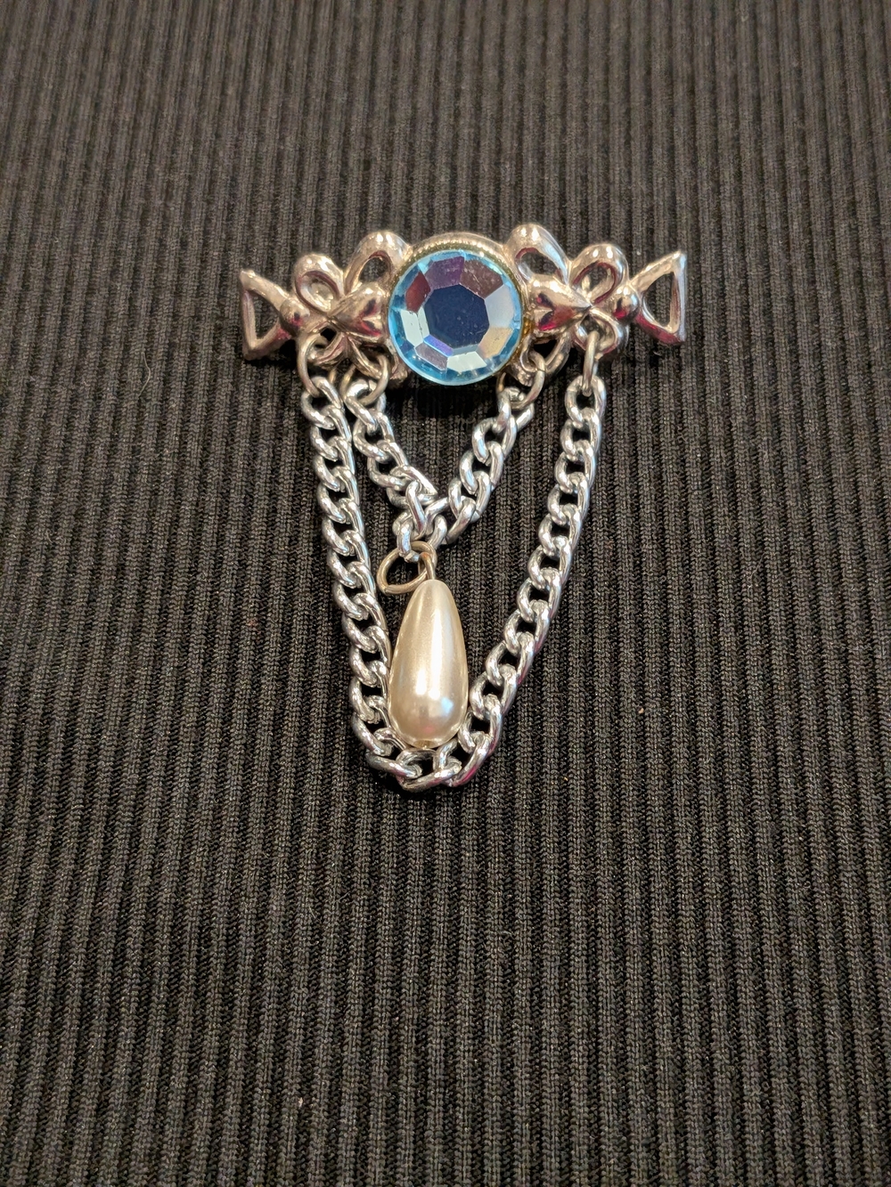 B#4:Silver Tone Blue Crystal & Faux Pearl Drop Chain Brooch Vintage 2007s